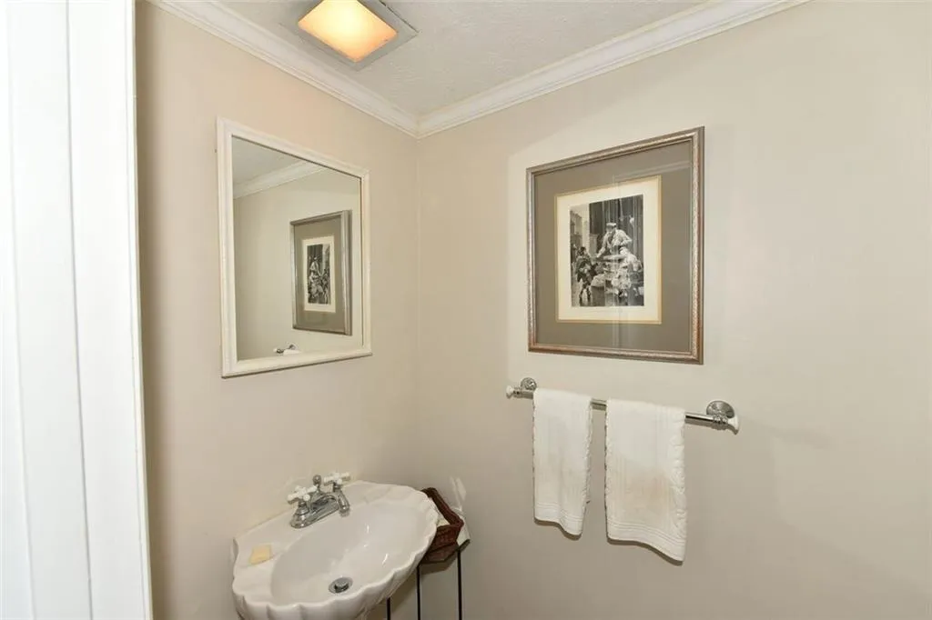 725 Dalrymple Road Unit 6d, Sandy Springs, Georgia 30328, 3 Bedrooms Bedrooms, ,2 BathroomsBathrooms,Residential,Sold,725 Dalrymple Road Unit 6d,6030869