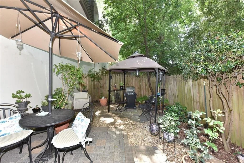 725 Dalrymple Road Unit 6d, Sandy Springs, Georgia 30328, 3 Bedrooms Bedrooms, ,2 BathroomsBathrooms,Residential,Sold,725 Dalrymple Road Unit 6d,6030869