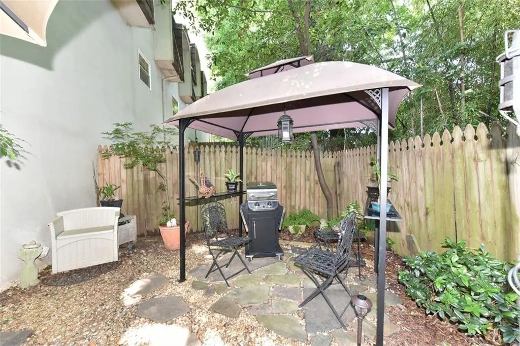 725 Dalrymple Road Unit 6d, Sandy Springs, Georgia 30328, 3 Bedrooms Bedrooms, ,2 BathroomsBathrooms,Residential,Sold,725 Dalrymple Road Unit 6d,6030869