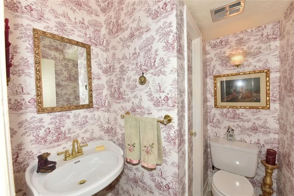 725 Dalrymple Road Unit 6d, Sandy Springs, Georgia 30328, 3 Bedrooms Bedrooms, ,2 BathroomsBathrooms,Residential,Sold,725 Dalrymple Road Unit 6d,6030869