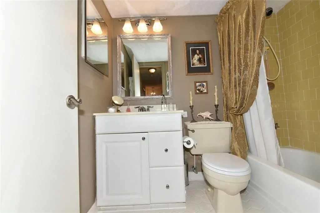725 Dalrymple Road Unit 6d, Sandy Springs, Georgia 30328, 3 Bedrooms Bedrooms, ,2 BathroomsBathrooms,Residential,Sold,725 Dalrymple Road Unit 6d,6030869