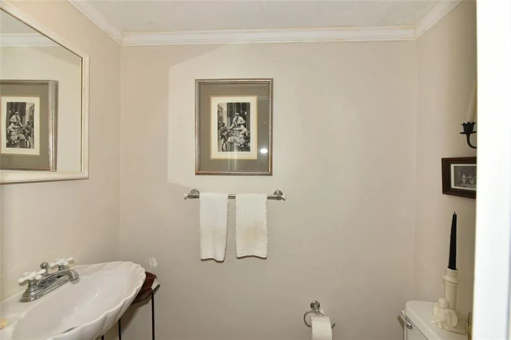725 Dalrymple Road Unit 6d, Sandy Springs, Georgia 30328, 3 Bedrooms Bedrooms, ,2 BathroomsBathrooms,Residential,Sold,725 Dalrymple Road Unit 6d,6030869