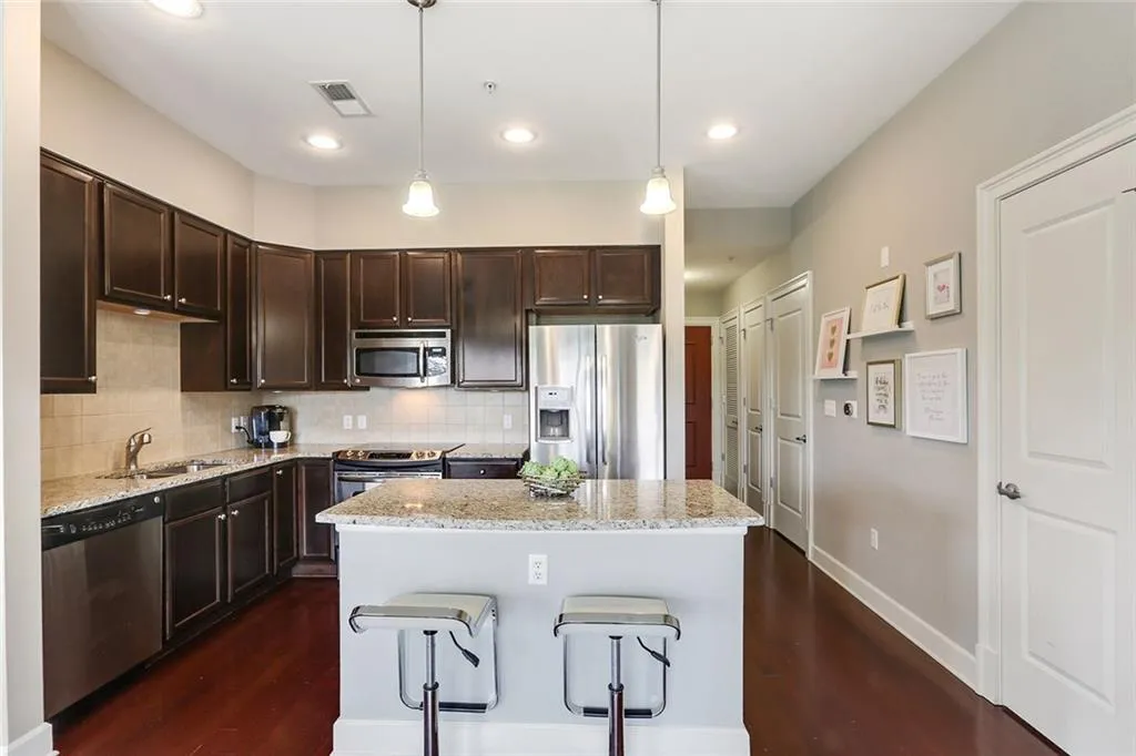 200 River Vista Drive Unit 702, Atlanta, Georgia 30339, 2 Bedrooms Bedrooms, ,2 BathroomsBathrooms,Residential,Sold,200 River Vista Drive Unit 702,5867807