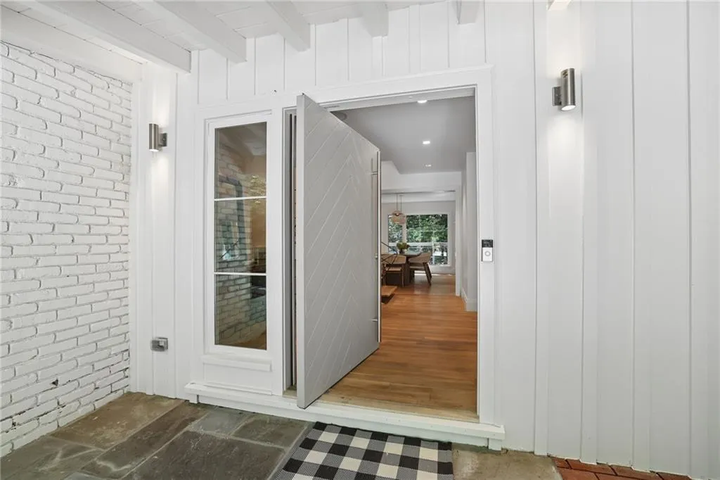 695 W Conway Drive, Atlanta, Georgia 30327, 5 Bedrooms Bedrooms, 0 ,4 BathroomsBathrooms,Residential,For Sale,695 W Conway Drive,7847754