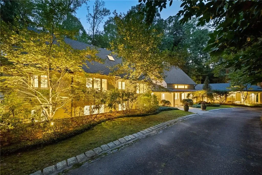 695 W Conway Drive, Atlanta, Georgia 30327, 5 Bedrooms Bedrooms, 0 ,4 BathroomsBathrooms,Residential,For Sale,695 W Conway Drive,7847754