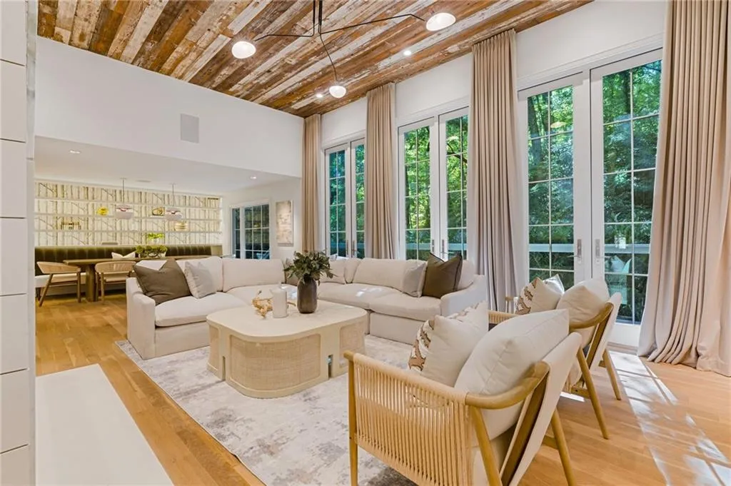 695 W Conway Drive, Atlanta, Georgia 30327, 5 Bedrooms Bedrooms, 0 ,4 BathroomsBathrooms,Residential,For Sale,695 W Conway Drive,7847754