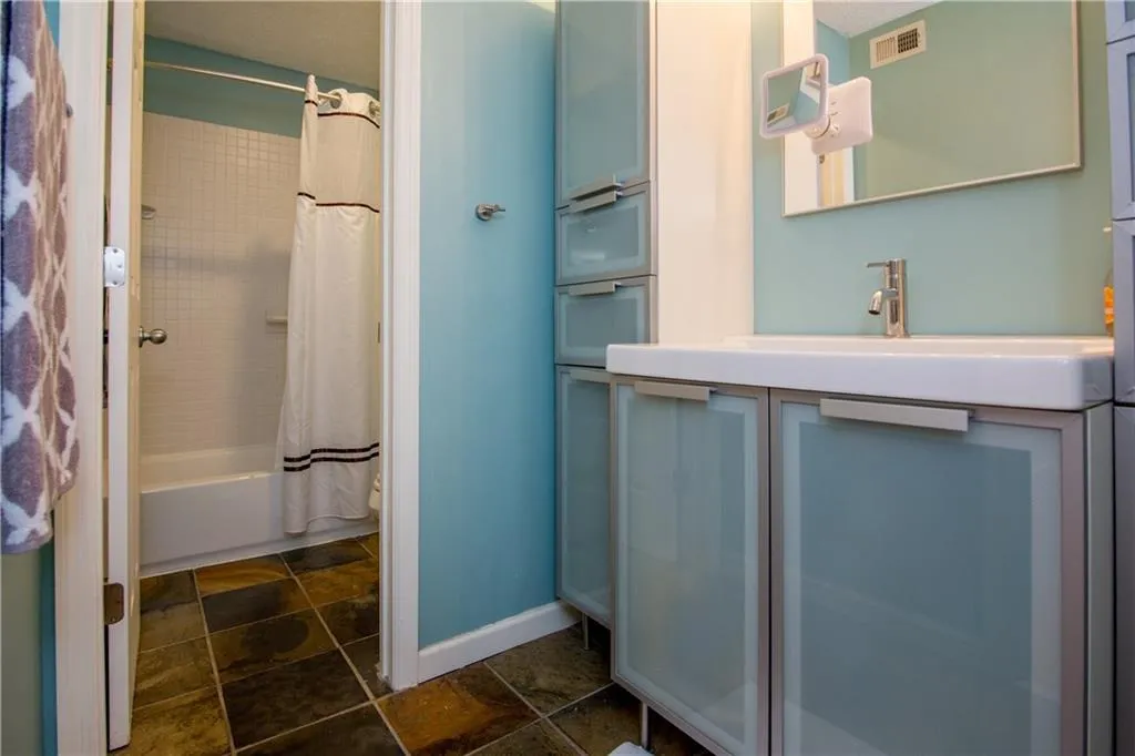 224 Granville Court Unit 224, Sandy Springs, Georgia 30328, 1 Bedroom Bedrooms, ,1 BathroomBathrooms,Residential,Sold,224 Granville Court Unit 224,6085284