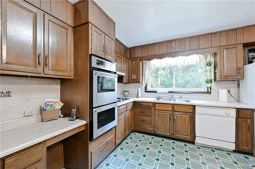 66 Johnson Ferry Road Nw, Atlanta, Georgia 30328, 3 Bedrooms Bedrooms, ,2 BathroomsBathrooms,Residential,Sold,66 Johnson Ferry Road Nw,7129903