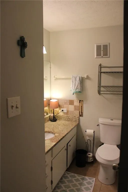 6700 Roswell Road Unit 15c, Sandy Springs, Georgia 30328, 3 Bedrooms Bedrooms, ,2 BathroomsBathrooms,Residential,Sold,6700 Roswell Road Unit 15c,6090516