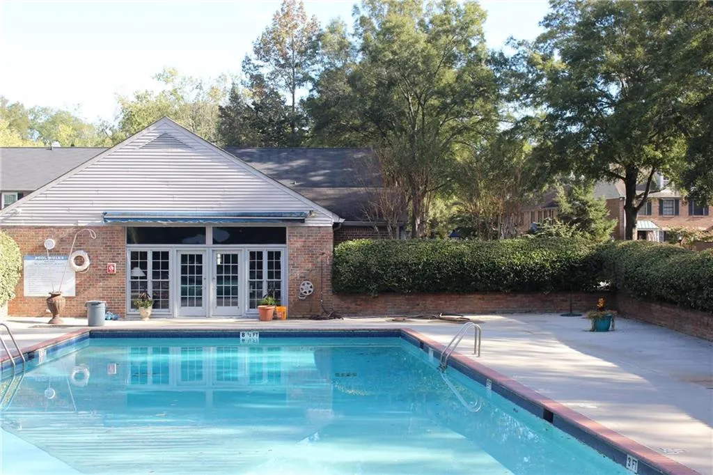 6700 Roswell Road Unit 15c, Sandy Springs, Georgia 30328, 3 Bedrooms Bedrooms, ,2 BathroomsBathrooms,Residential,Sold,6700 Roswell Road Unit 15c,6090516