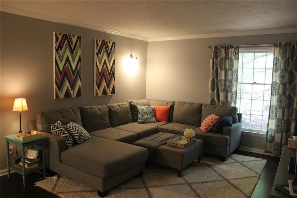 6700 Roswell Road Unit 15c, Sandy Springs, Georgia 30328, 3 Bedrooms Bedrooms, ,2 BathroomsBathrooms,Residential,Sold,6700 Roswell Road Unit 15c,6090516