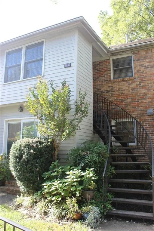 6700 Roswell Road Unit 15c, Sandy Springs, Georgia 30328, 3 Bedrooms Bedrooms, ,2 BathroomsBathrooms,Residential,Sold,6700 Roswell Road Unit 15c,6090516