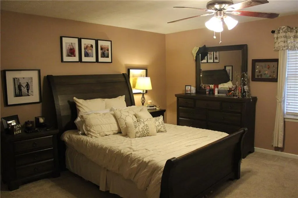 6700 Roswell Road Unit 15c, Sandy Springs, Georgia 30328, 3 Bedrooms Bedrooms, ,2 BathroomsBathrooms,Residential,Sold,6700 Roswell Road Unit 15c,6090516