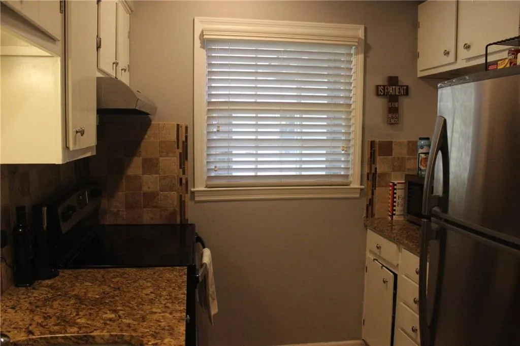 6700 Roswell Road Unit 15c, Sandy Springs, Georgia 30328, 3 Bedrooms Bedrooms, ,2 BathroomsBathrooms,Residential,Sold,6700 Roswell Road Unit 15c,6090516