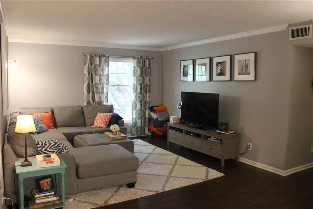 6700 Roswell Road Unit 15c, Sandy Springs, Georgia 30328, 3 Bedrooms Bedrooms, ,2 BathroomsBathrooms,Residential,Sold,6700 Roswell Road Unit 15c,6090516