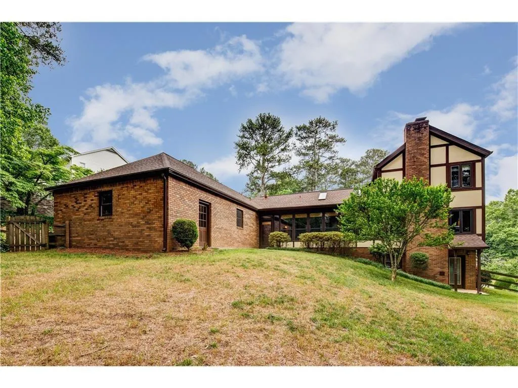 6165 Weatherly Drive, Atlanta, Georgia 30328, 5 Bedrooms Bedrooms, ,4 BathroomsBathrooms,Residential,Sold,6165 Weatherly Drive,5740910