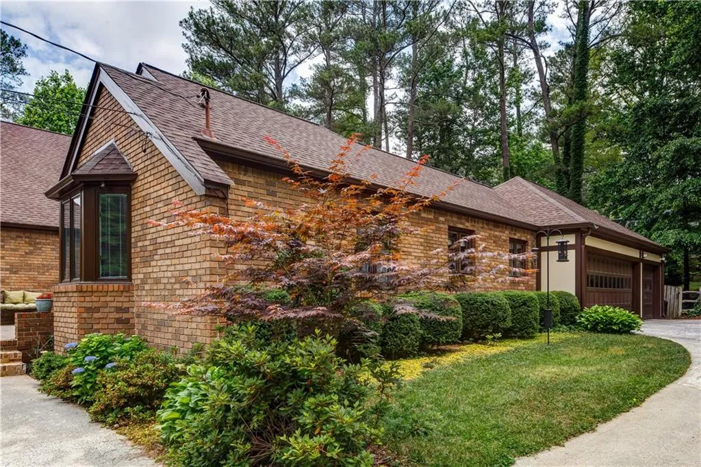 6165 Weatherly Drive, Atlanta, Georgia 30328, 5 Bedrooms Bedrooms, ,4 BathroomsBathrooms,Residential,Sold,6165 Weatherly Drive,5740910