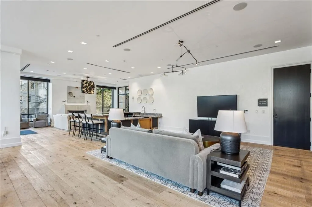 2520 Peachtree Road Unit 602, Atlanta, Georgia 30305, 2 Bedrooms Bedrooms, 0 ,3 BathroomsBathrooms,Residential,For Sale,2520 Peachtree Road Unit 602,7807853
