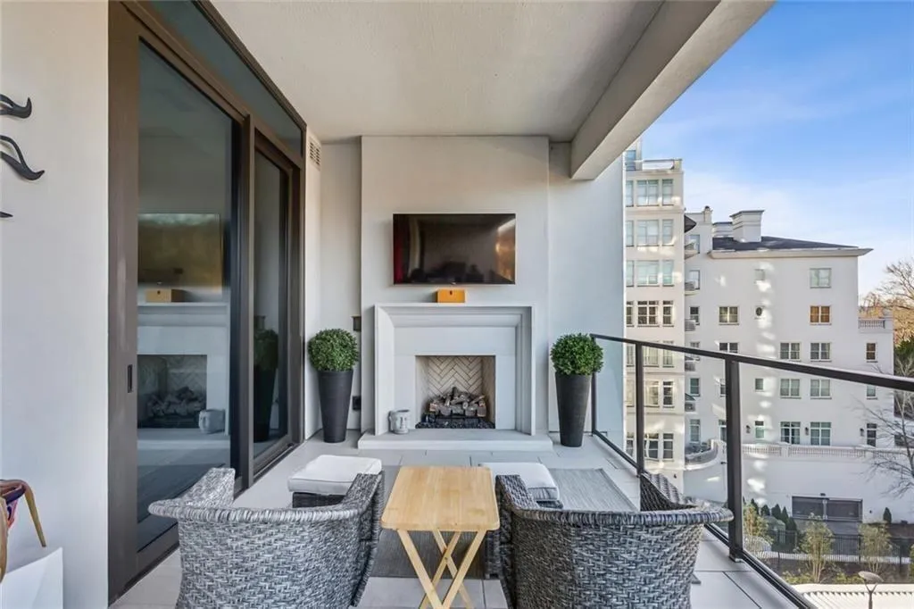 2520 Peachtree Road Unit 602, Atlanta, Georgia 30305, 2 Bedrooms Bedrooms, 0 ,3 BathroomsBathrooms,Residential,For Sale,2520 Peachtree Road Unit 602,7807853