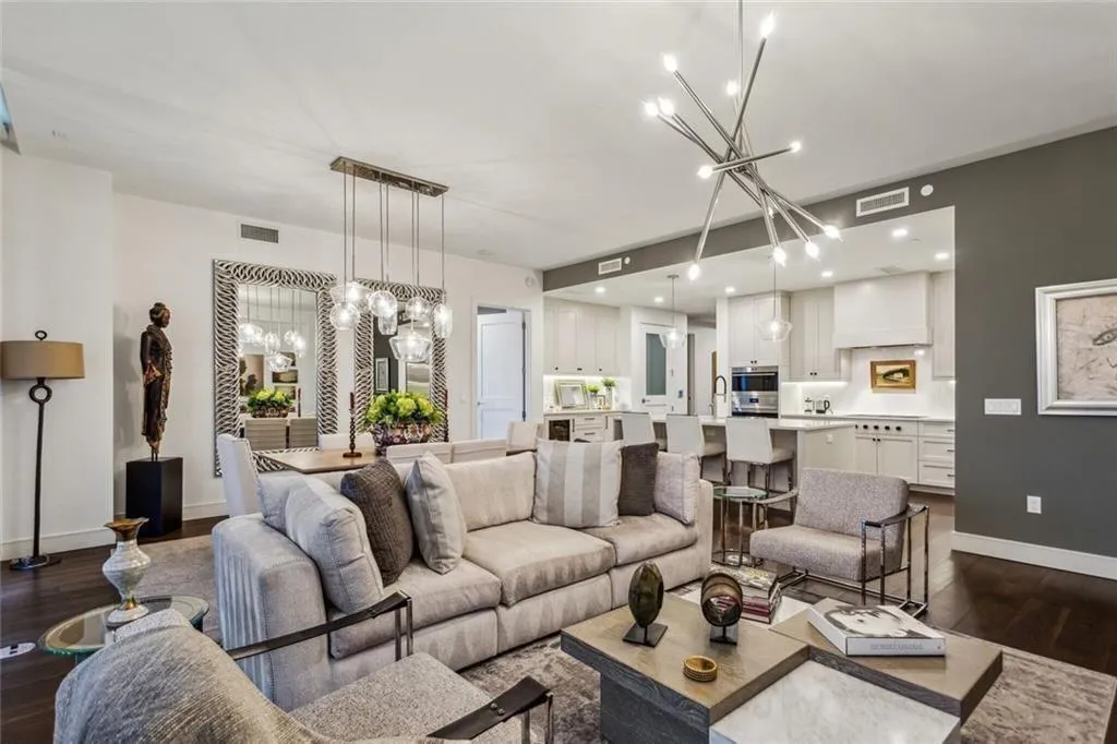 2520 Peachtree Road Unit 602, Atlanta, Georgia 30305, 2 Bedrooms Bedrooms, 0 ,3 BathroomsBathrooms,Residential,For Sale,2520 Peachtree Road Unit 602,7807853