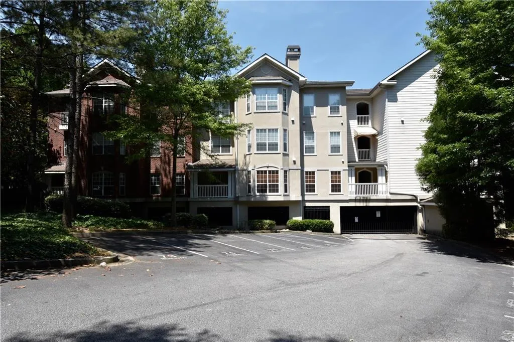 5641 Roswell Road Unit 118, Atlanta, Georgia 30342, 2 Bedrooms Bedrooms, ,2 BathroomsBathrooms,Residential,Sold,5641 Roswell Road Unit 118,5706575