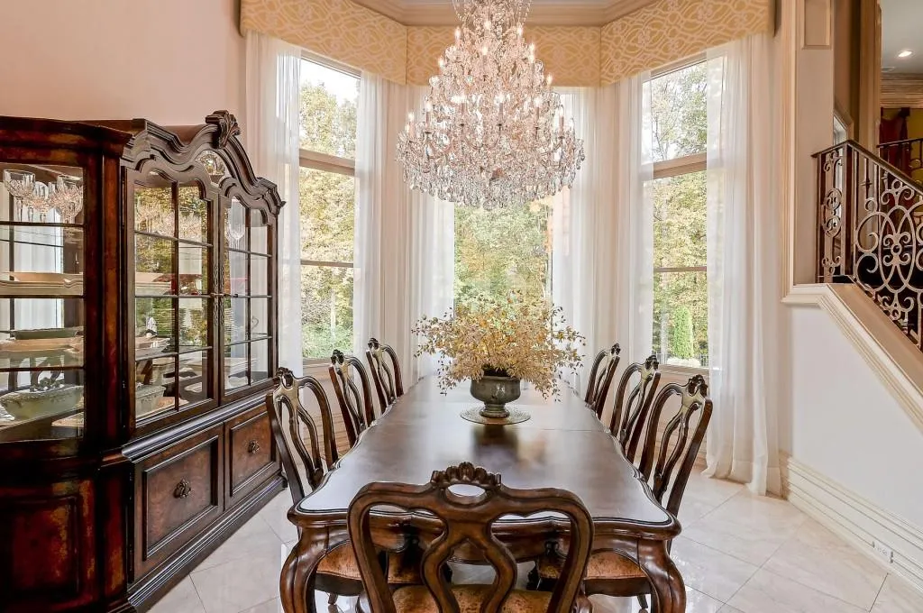 560 Timber Valley Road, Atlanta, Georgia 30342, 5 Bedrooms Bedrooms, ,4 BathroomsBathrooms,Residential,Sold,560 Timber Valley Road,5931646