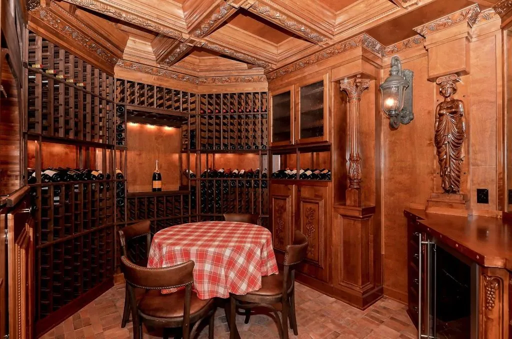 560 Timber Valley Road, Atlanta, Georgia 30342, 5 Bedrooms Bedrooms, ,4 BathroomsBathrooms,Residential,Sold,560 Timber Valley Road,5931646