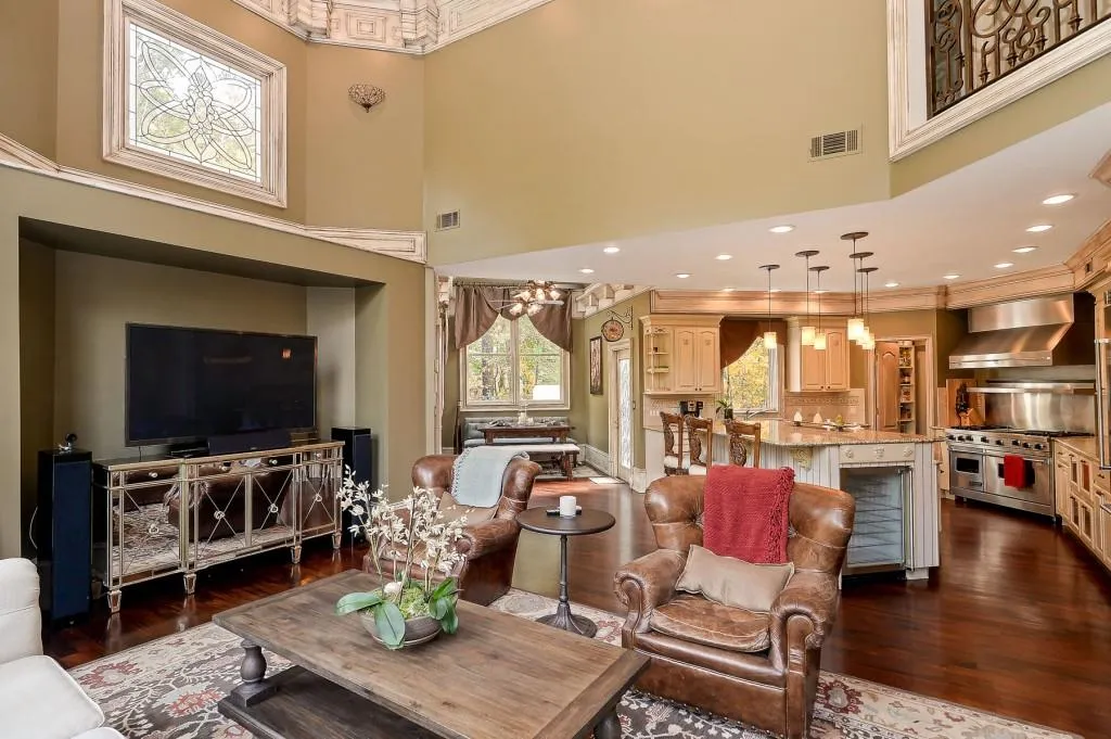 560 Timber Valley Road, Atlanta, Georgia 30342, 5 Bedrooms Bedrooms, ,4 BathroomsBathrooms,Residential,Sold,560 Timber Valley Road,5931646