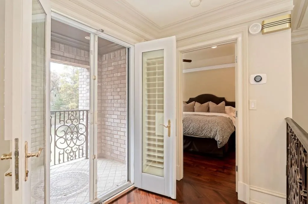 560 Timber Valley Road, Atlanta, Georgia 30342, 5 Bedrooms Bedrooms, ,4 BathroomsBathrooms,Residential,Sold,560 Timber Valley Road,5931646