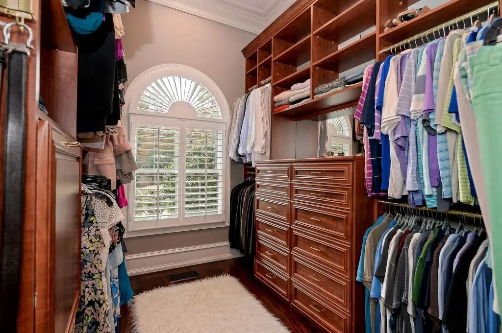 560 Timber Valley Road, Atlanta, Georgia 30342, 5 Bedrooms Bedrooms, ,4 BathroomsBathrooms,Residential,Sold,560 Timber Valley Road,5931646