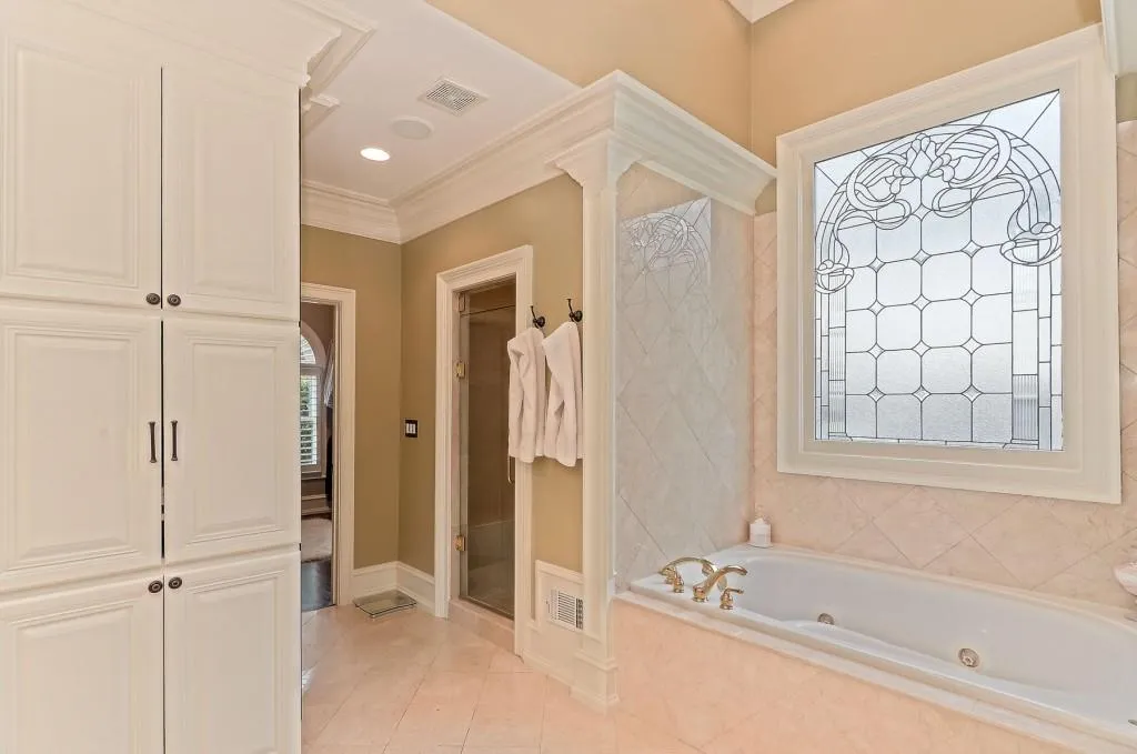 560 Timber Valley Road, Atlanta, Georgia 30342, 5 Bedrooms Bedrooms, ,4 BathroomsBathrooms,Residential,Sold,560 Timber Valley Road,5931646