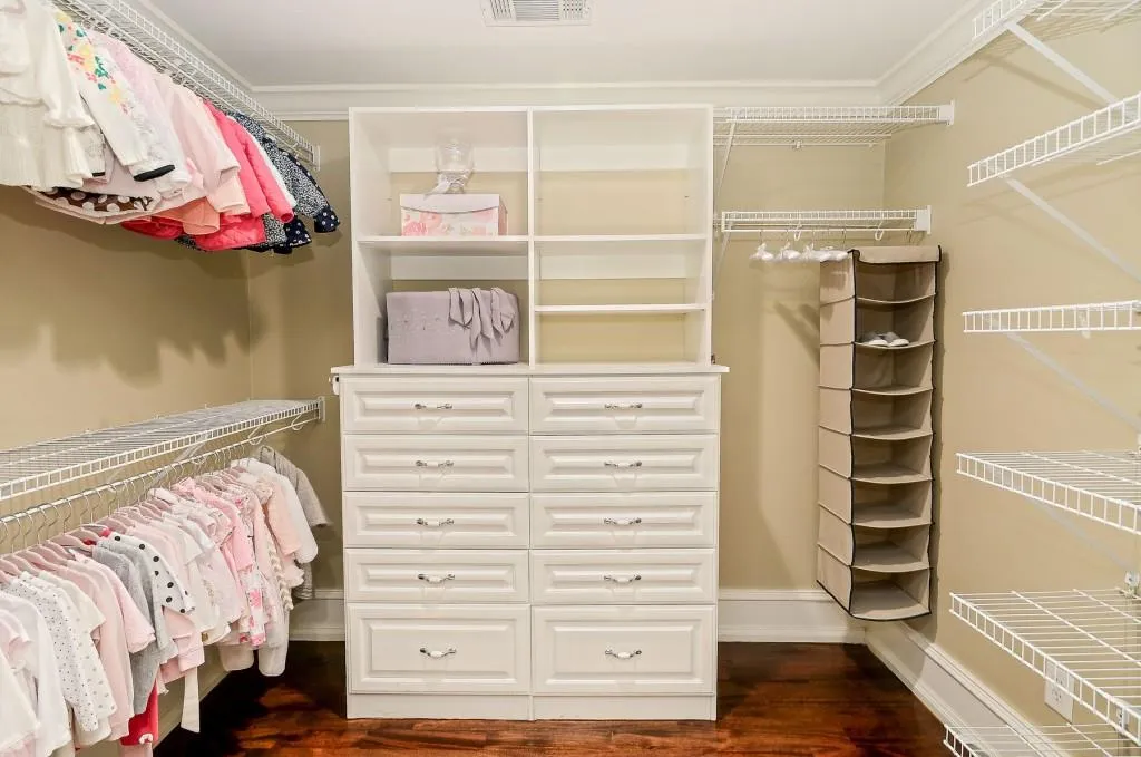 560 Timber Valley Road, Atlanta, Georgia 30342, 5 Bedrooms Bedrooms, ,4 BathroomsBathrooms,Residential,Sold,560 Timber Valley Road,5931646