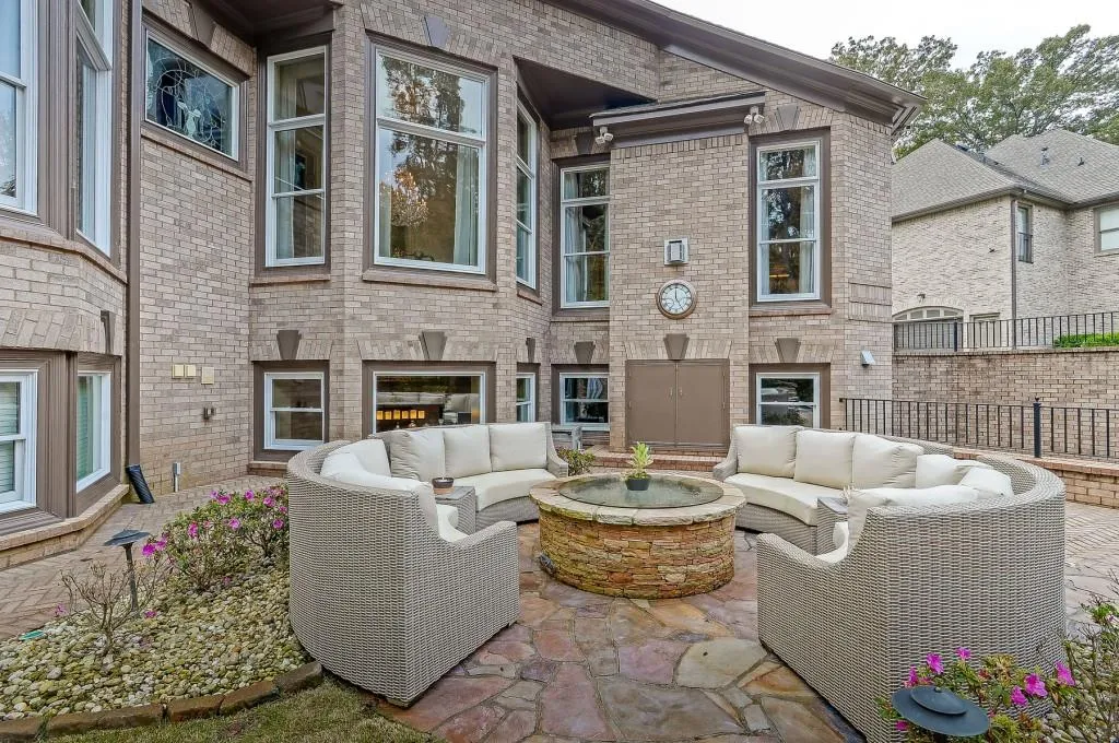 560 Timber Valley Road, Atlanta, Georgia 30342, 5 Bedrooms Bedrooms, ,4 BathroomsBathrooms,Residential,Sold,560 Timber Valley Road,5931646