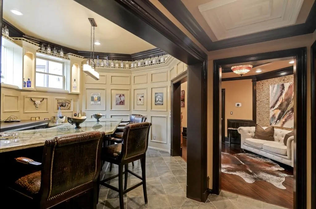 560 Timber Valley Road, Atlanta, Georgia 30342, 5 Bedrooms Bedrooms, ,4 BathroomsBathrooms,Residential,Sold,560 Timber Valley Road,5931646