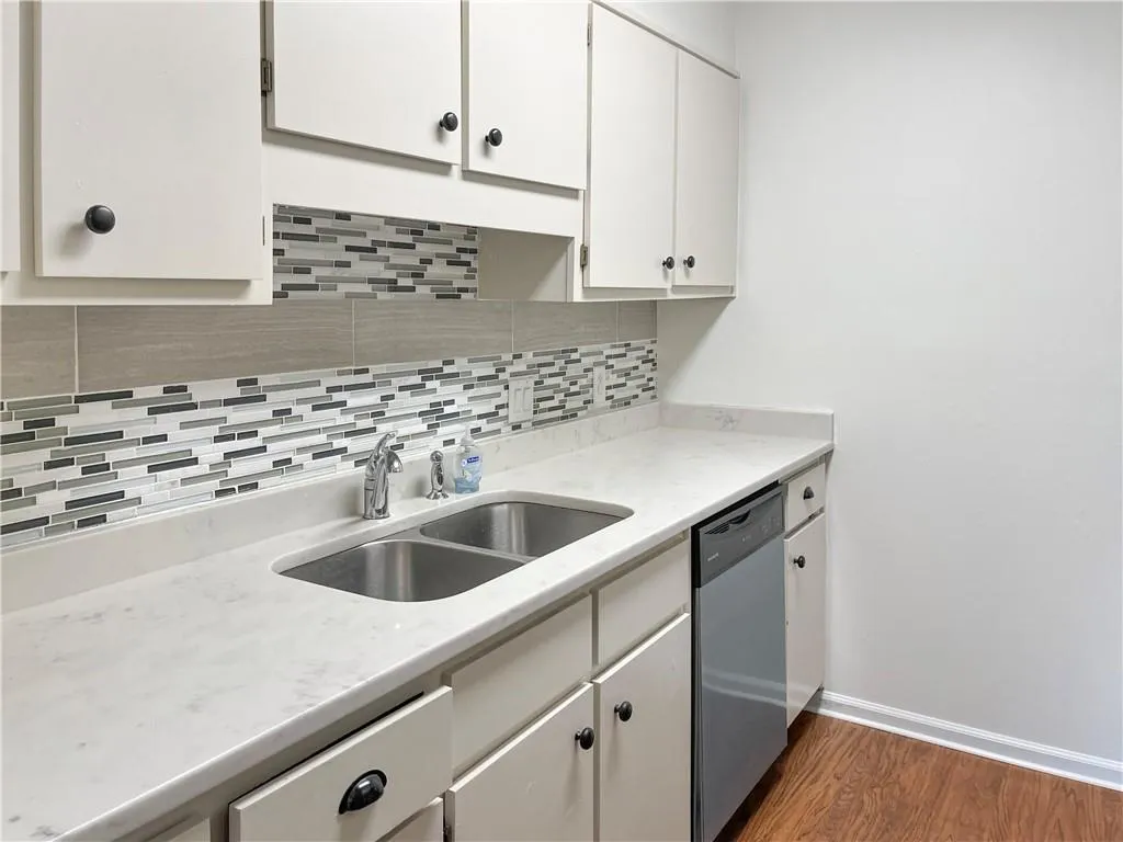 475 Mount Vernon Highway Ne Unit A202, Sandy Springs, Georgia 30328, 1 Bedroom Bedrooms, ,1 BathroomBathrooms,Residential,Sold,475 Mount Vernon Highway Ne Unit A202,7080566