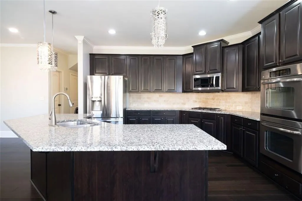 7760 Stratford Lane, Sandy Springs, Georgia 30350, 5 Bedrooms Bedrooms, ,4 BathroomsBathrooms,Residential,Sold,7760 Stratford Lane,7244771