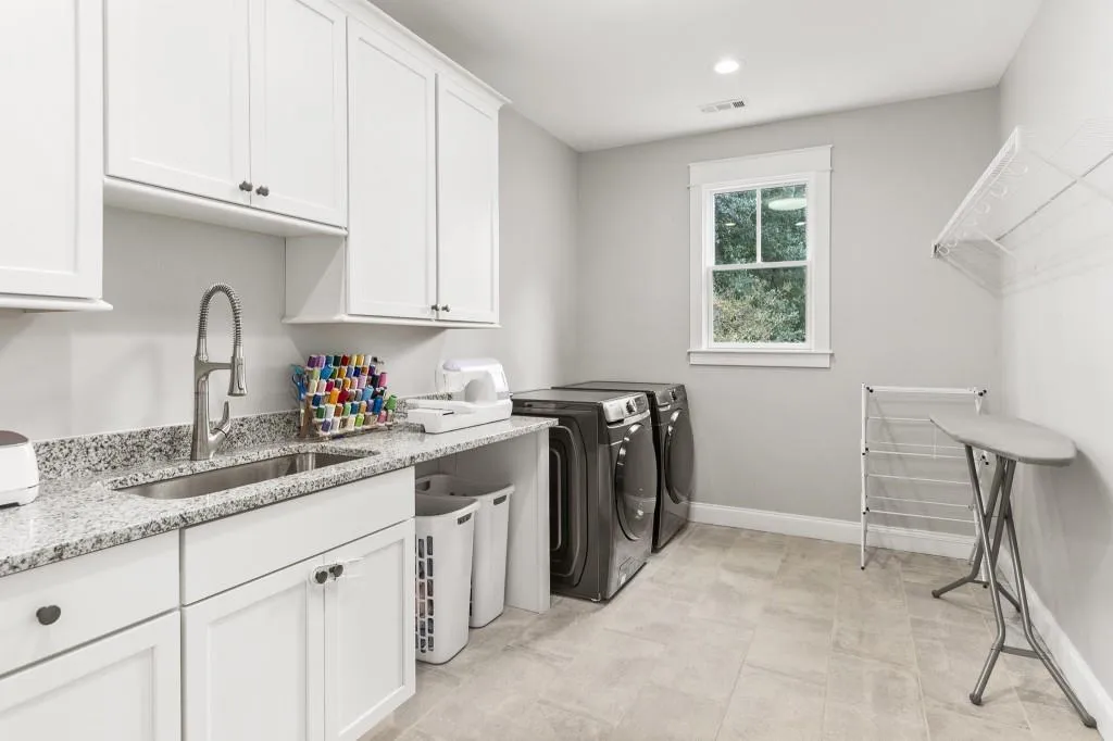 373 Pine Forest Road, Atlanta, Georgia 30342, 5 Bedrooms Bedrooms, ,4 BathroomsBathrooms,Residential,Sold,373 Pine Forest Road,6948300