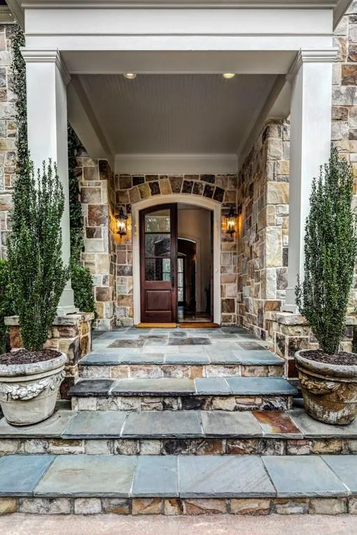 331 Londonberry Road, Sandy Springs, Georgia 30327, 6 Bedrooms Bedrooms, ,6 BathroomsBathrooms,Residential,Sold,331 Londonberry Road,6661708