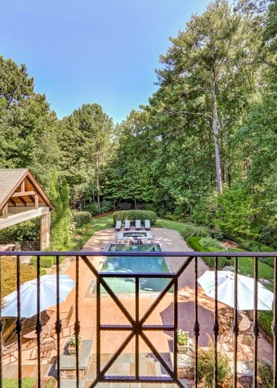 331 Londonberry Road, Sandy Springs, Georgia 30327, 6 Bedrooms Bedrooms, ,6 BathroomsBathrooms,Residential,Sold,331 Londonberry Road,6661708