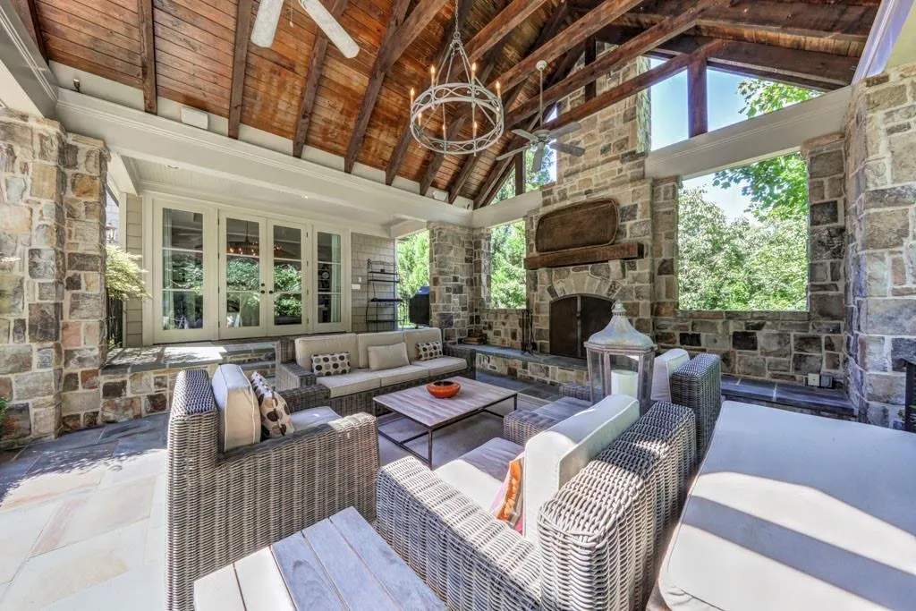 331 Londonberry Road, Sandy Springs, Georgia 30327, 6 Bedrooms Bedrooms, ,6 BathroomsBathrooms,Residential,Sold,331 Londonberry Road,6661708