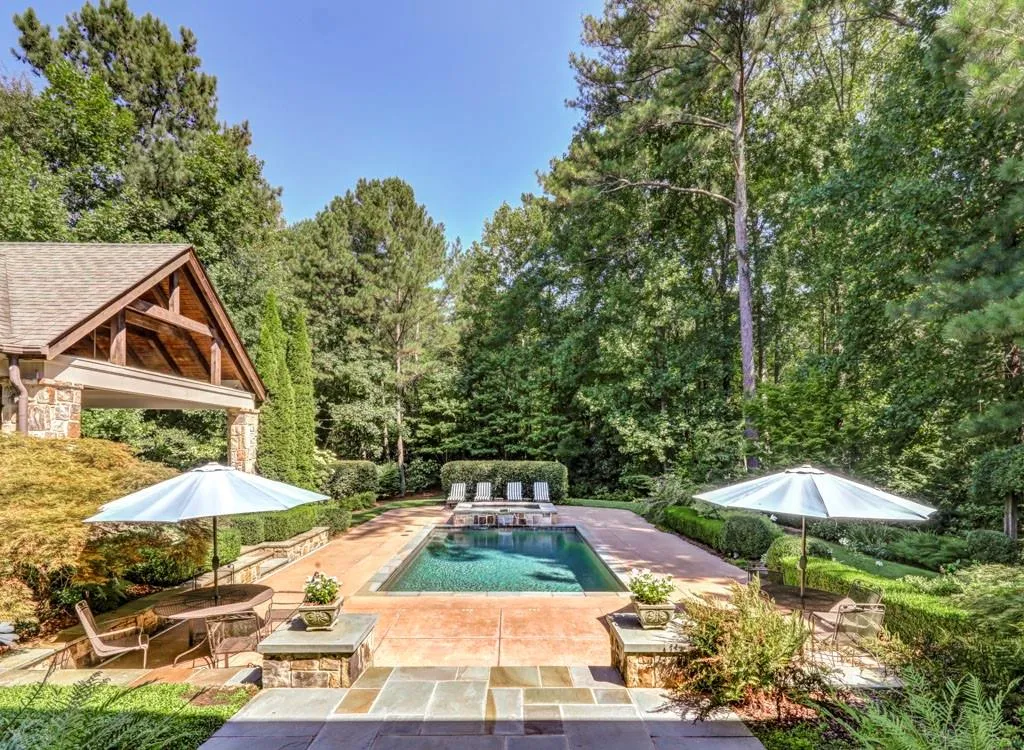 331 Londonberry Road, Sandy Springs, Georgia 30327, 6 Bedrooms Bedrooms, ,6 BathroomsBathrooms,Residential,Sold,331 Londonberry Road,6661708