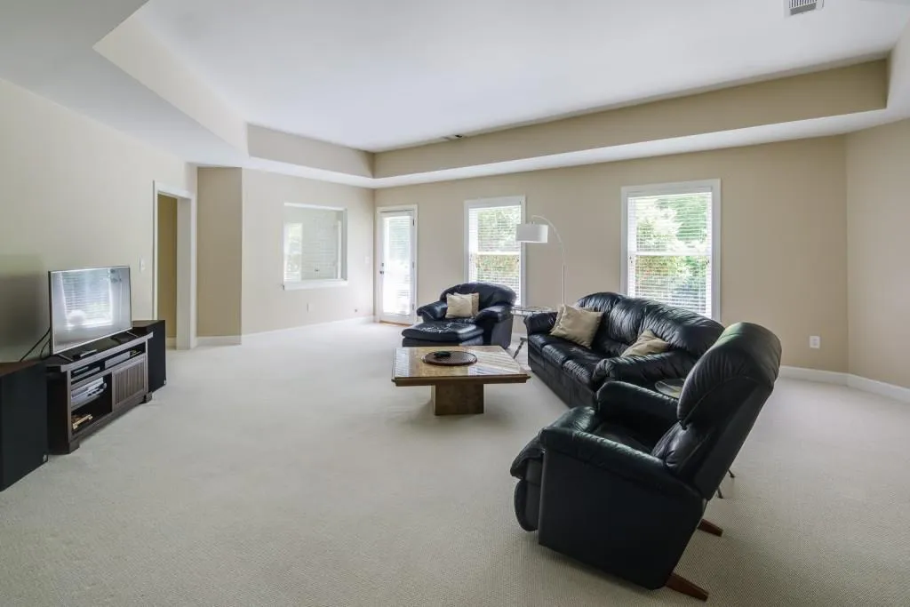 1545 Spalding Drive, Sandy Springs, Georgia 30350, 6 Bedrooms Bedrooms, ,5 BathroomsBathrooms,Residential,Sold,1545 Spalding Drive,6899346