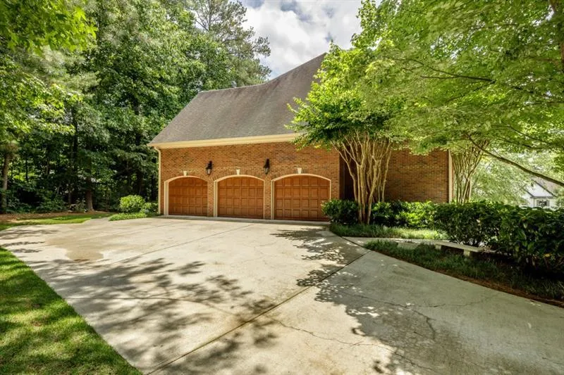 1545 Spalding Drive, Sandy Springs, Georgia 30350, 6 Bedrooms Bedrooms, ,5 BathroomsBathrooms,Residential,Sold,1545 Spalding Drive,6899346