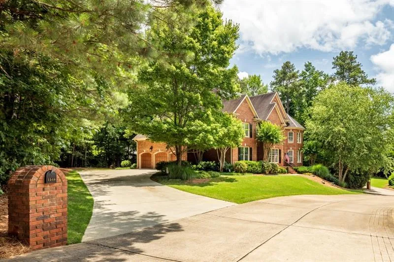 1545 Spalding Drive, Sandy Springs, Georgia 30350, 6 Bedrooms Bedrooms, ,5 BathroomsBathrooms,Residential,Sold,1545 Spalding Drive,6899346