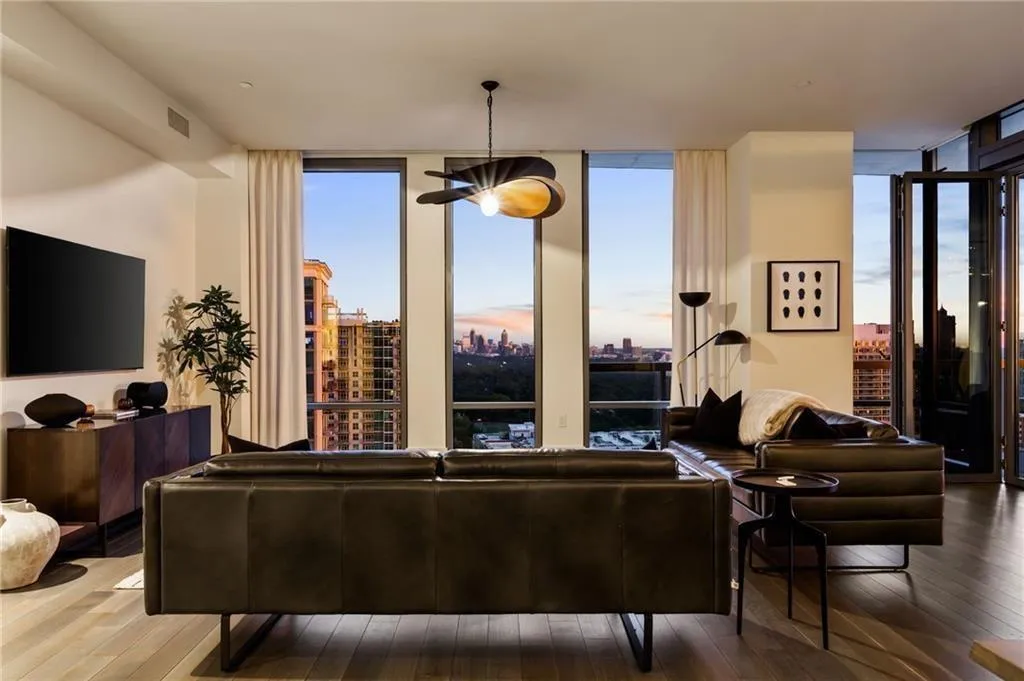 3107 Peachtree Road Ne Unit #1803, Atlanta, Georgia 30305, 2 Bedrooms Bedrooms, ,2 BathroomsBathrooms,Residential,For Sale,3107 Peachtree Road Ne Unit #1803,7468188
