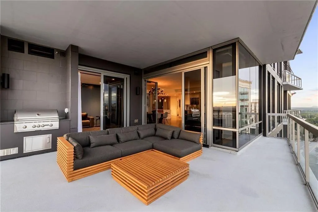3107 Peachtree Road Ne Unit #1803, Atlanta, Georgia 30305, 2 Bedrooms Bedrooms, ,2 BathroomsBathrooms,Residential,For Sale,3107 Peachtree Road Ne Unit #1803,7468188
