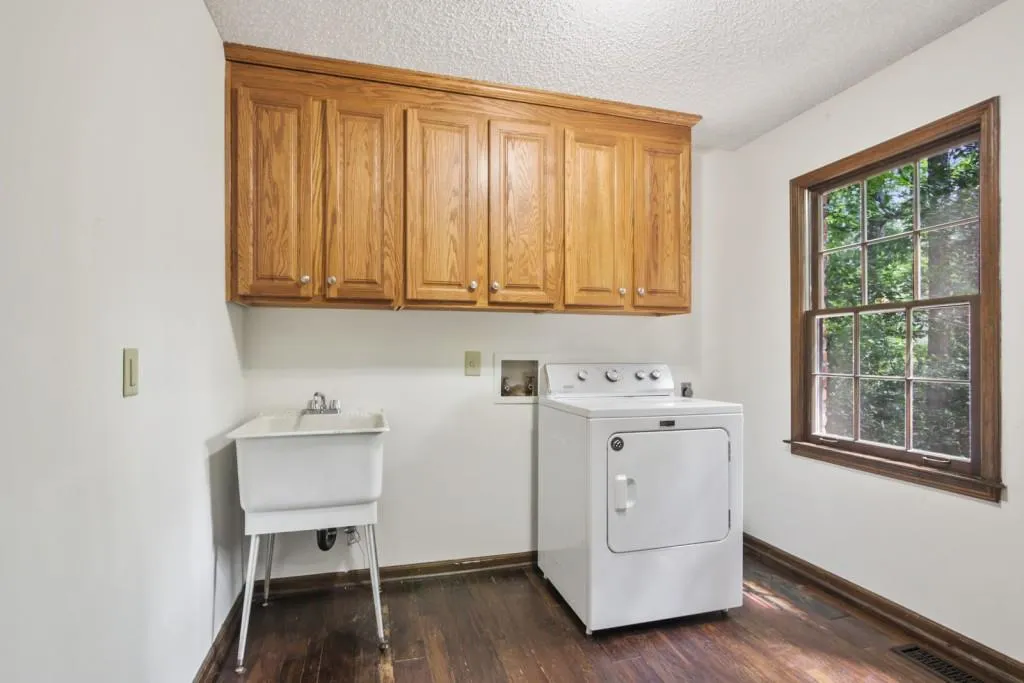 7609 Auden Trail, Sandy Springs, Georgia 30350, 5 Bedrooms Bedrooms, ,3 BathroomsBathrooms,Residential,Sold,7609 Auden Trail,6927441