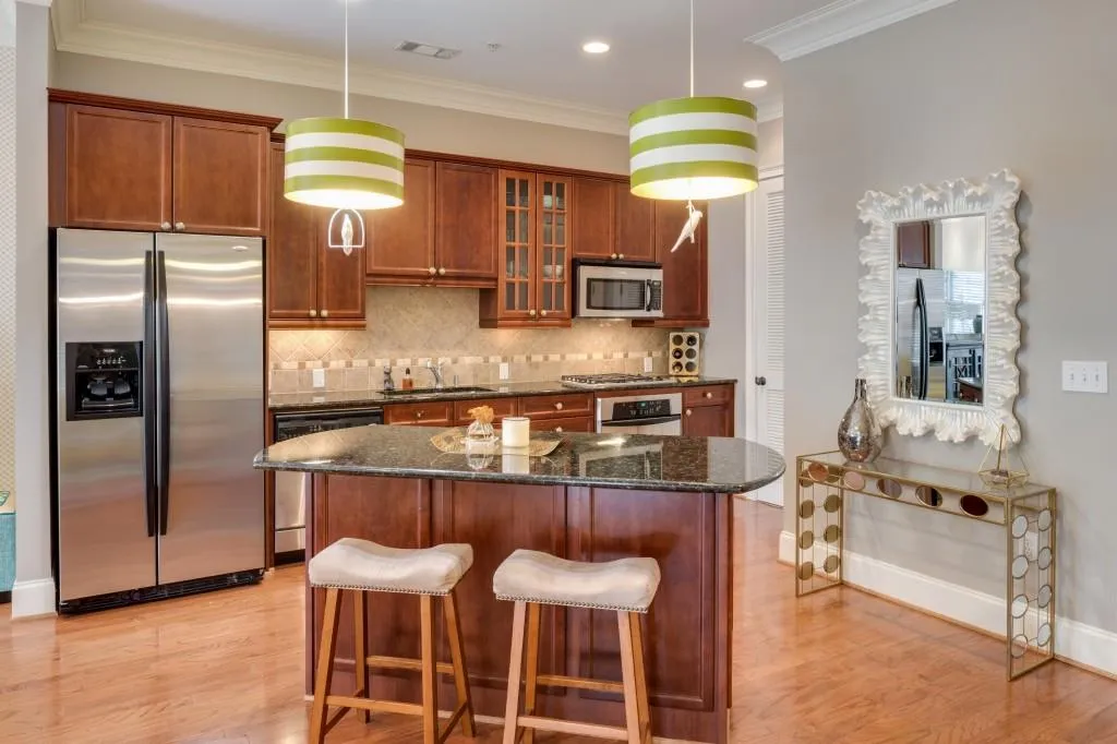3635 E Paces Circle Ne Unit 1115, Atlanta, Georgia 30326, 2 Bedrooms Bedrooms, ,1 BathroomBathrooms,Residential,Sold,3635 E Paces Circle Ne Unit 1115,5966036