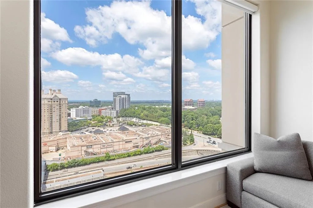3445 Stratford Road Ne Unit 2409, Atlanta, Georgia 30326, 1 Bedroom Bedrooms, ,1 BathroomBathrooms,Residential,For Sale,3445 Stratford Road Ne Unit 2409,7603663