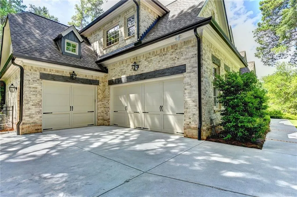 4605 Meadow Valley Drive, Atlanta, Georgia 30342, 5 Bedrooms Bedrooms, ,5 BathroomsBathrooms,Residential,Sold,4605 Meadow Valley Drive,6719807
